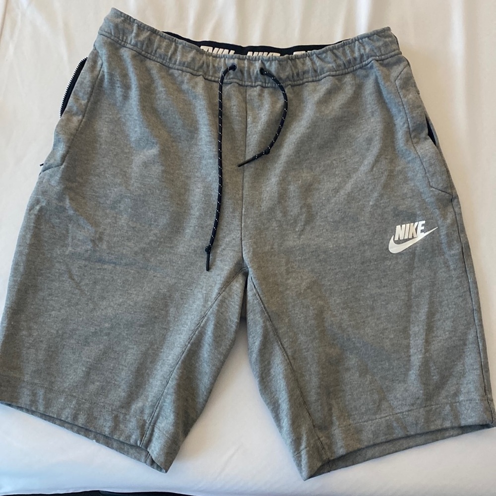 Men’s Nike Athletic Shorts - size L